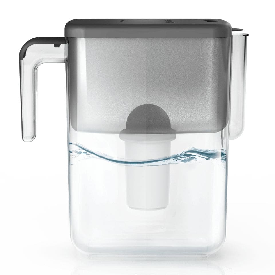 Pure water filter pitcher with replaceable filter, for clean drinking water.